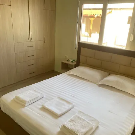 Breeze Cuddling Your Holidays *