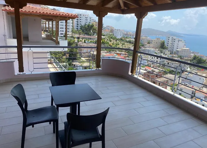 Breeze Cuddling Your Holidays Daire Saranda