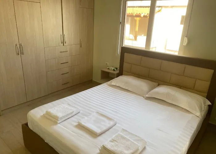 Breeze Cuddling Your Holidays *