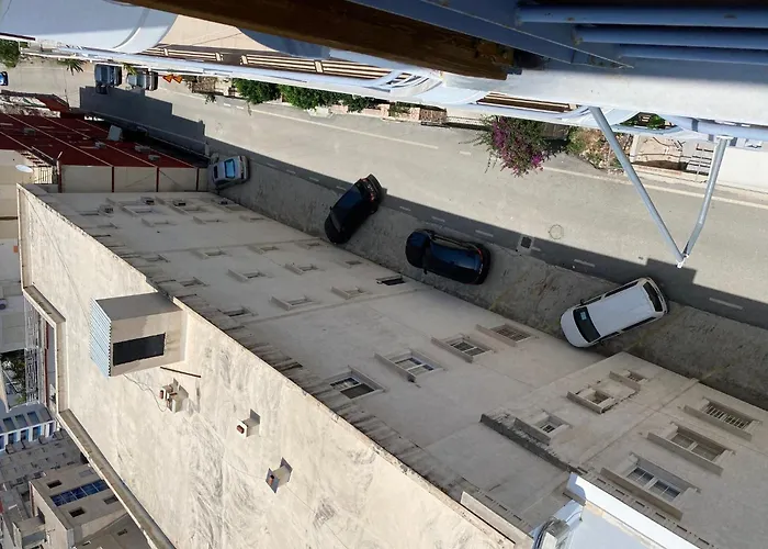 Breeze Cuddling Your Holidays Daire