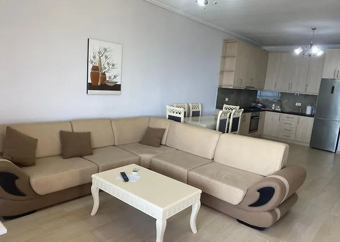 Breeze Cuddling Your Holidays Daire Saranda