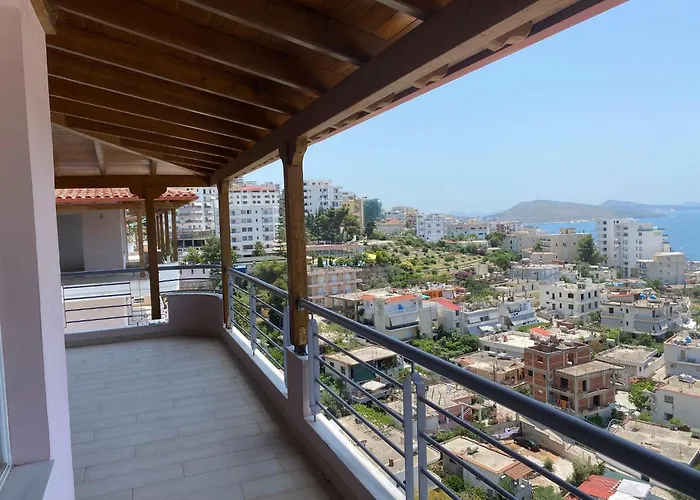 Breeze Cuddling Your Holidays Daire